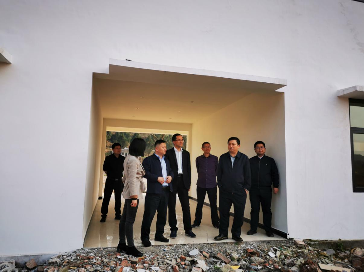 尊龙凯时集团党委副书记、董事陈日到邓家沟村开展帮扶工作