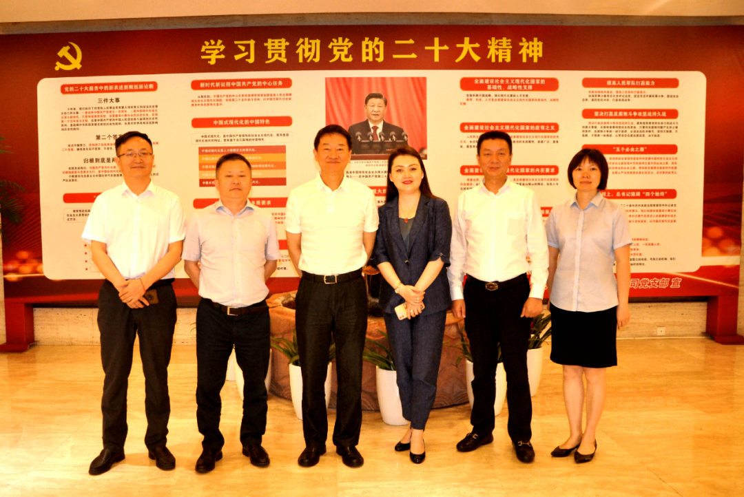 四川尊龙凯时集团党委书记、董事长任丁调研花园宾馆