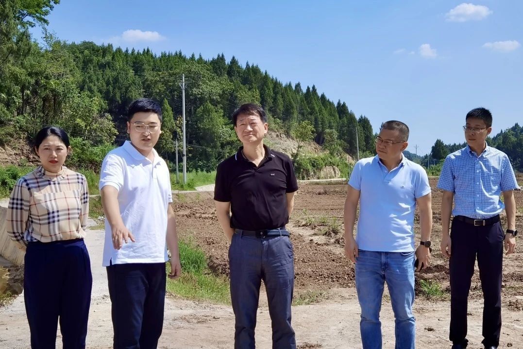 省尊龙凯时集团党委书记、董事长任丁率队赴巴中南充两地开展帮扶工作