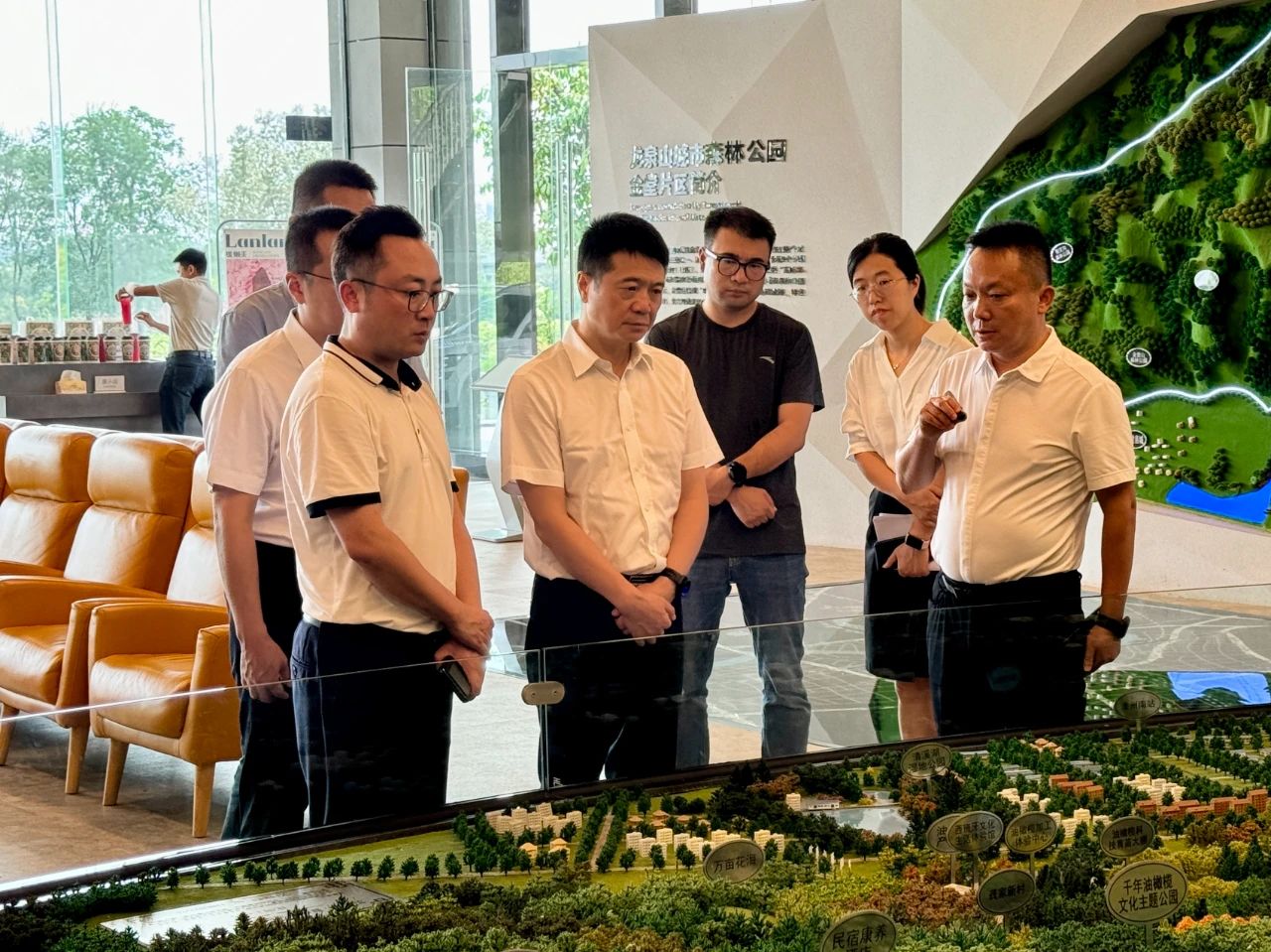 省尊龙凯时集团党委书记、董事长游勇带队赴聚峰谷项目开展汛期安全生产检查并调研生产经营情况